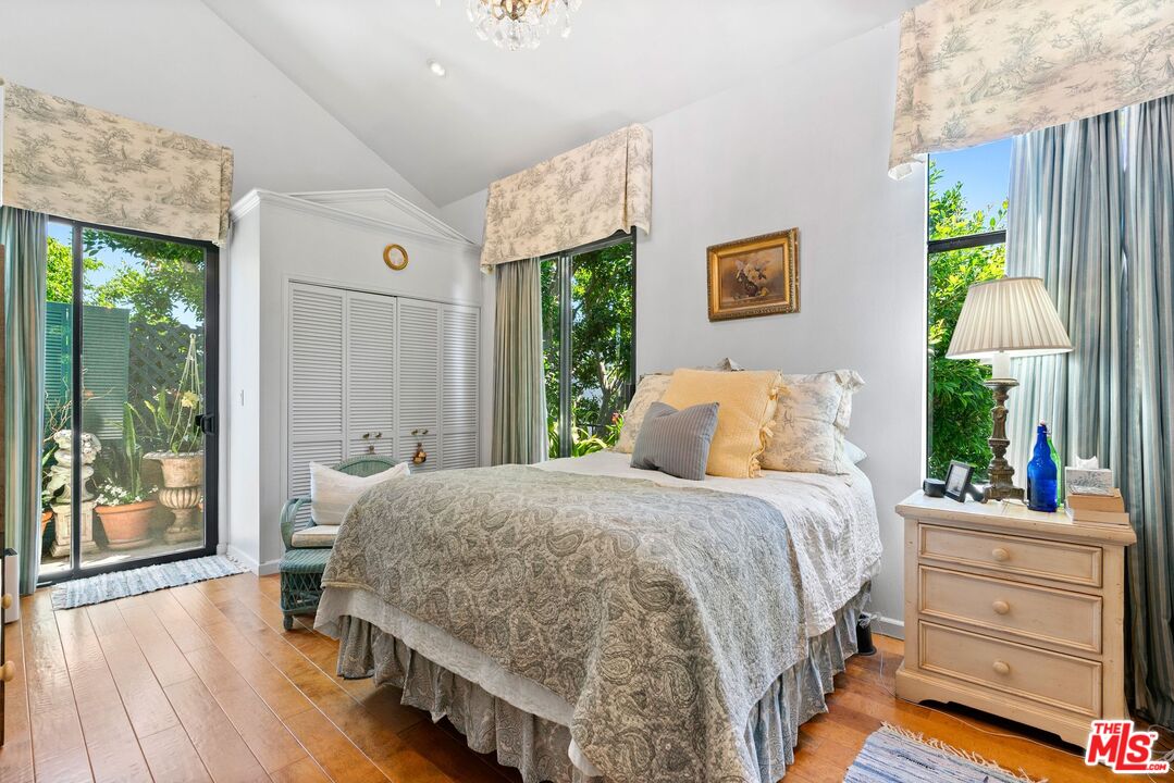 West Hollywood, California, 90069, United States, 2 Bedrooms Bedrooms, ,3 BathroomsBathrooms,Residential,For Sale,1896709