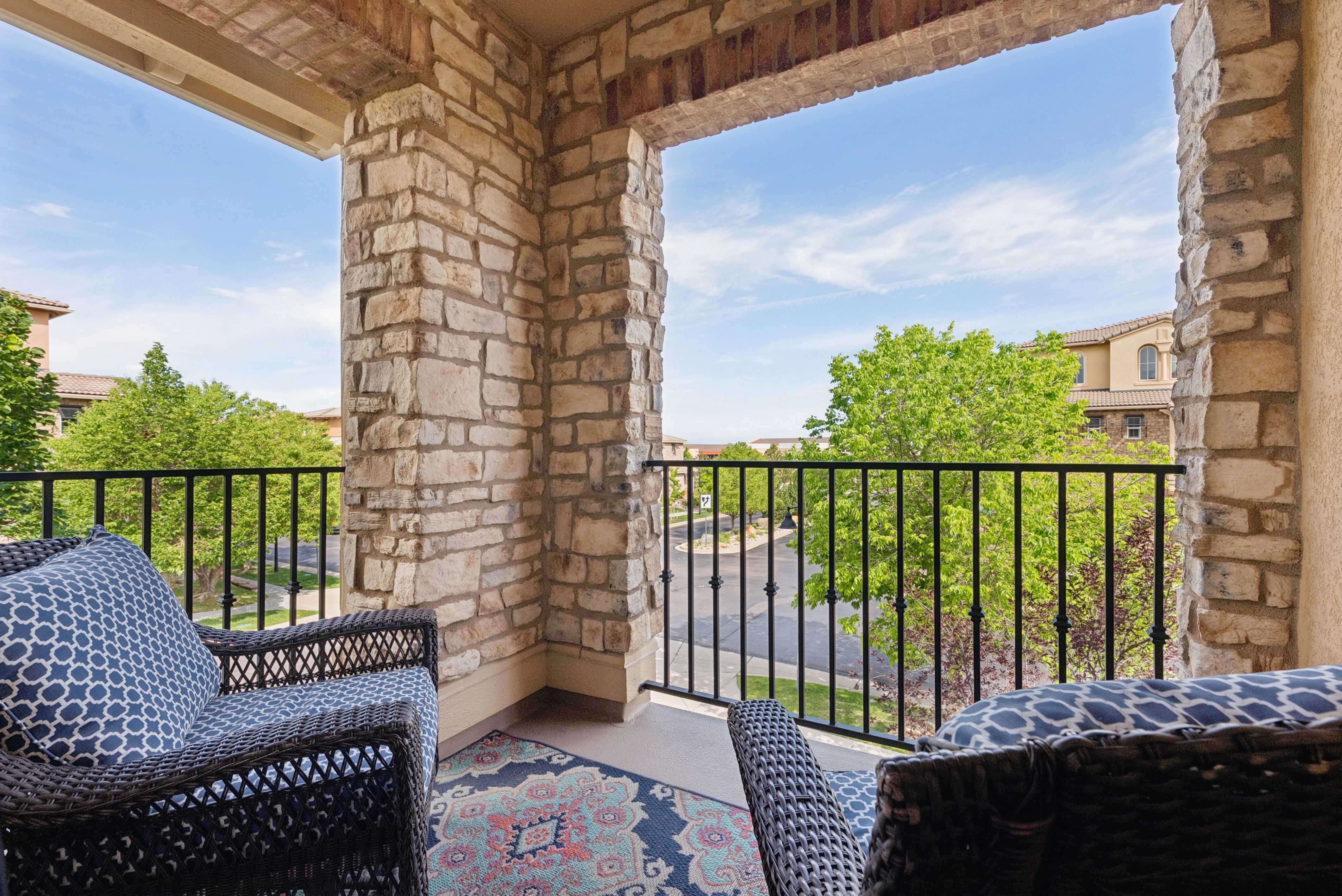  Beautifully Positioned On Premium Lot And Breathtaking Mountain Views - 物件實景
