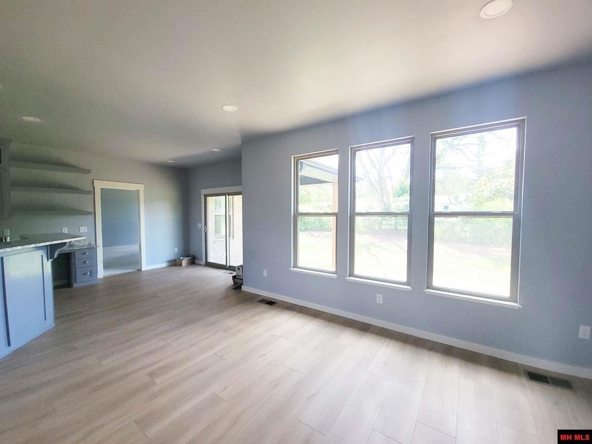 Mountain Home, Arkansas, 72653, United States, 3 Bedrooms Bedrooms, ,2 BathroomsBathrooms,Residential,For Sale,1983473