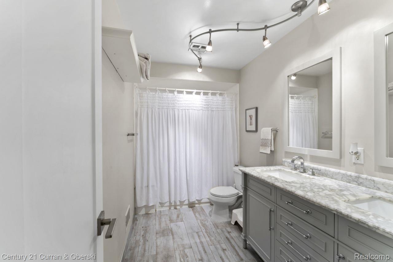 Dearborn Heights, Michigan, 48127, United States, 4 Bedrooms Bedrooms, ,4 BathroomsBathrooms,Residential,For Sale,1905495