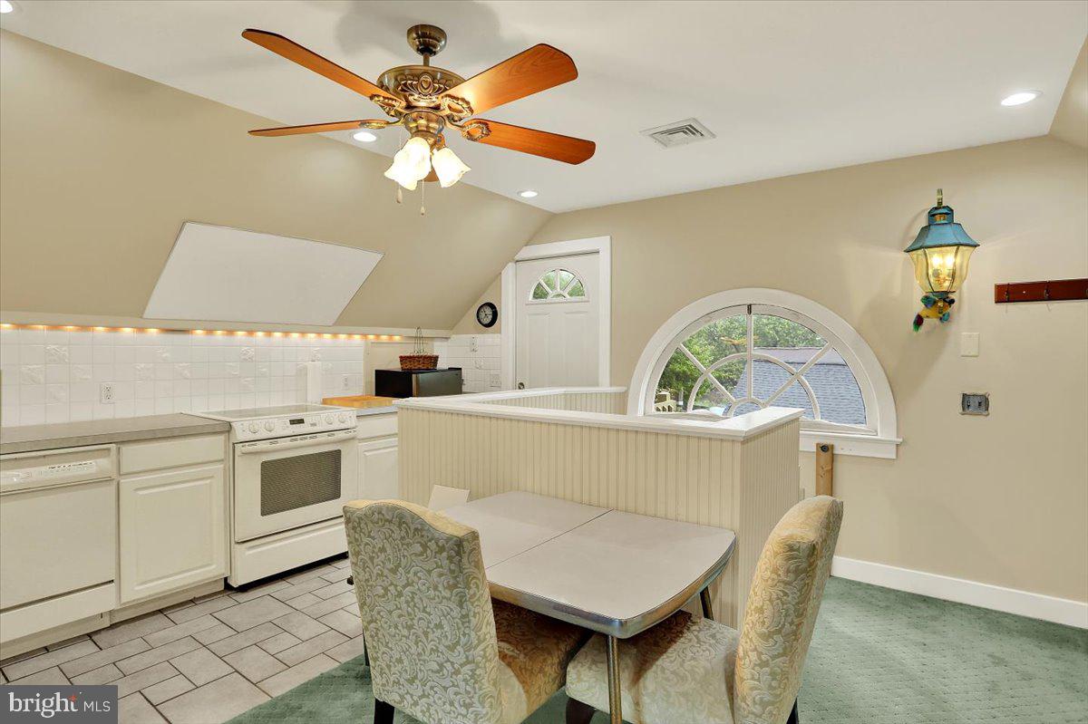 Manheim, Pennsylvania, 17545, United States, 6 Bedrooms Bedrooms, ,8 BathroomsBathrooms,Residential,For Sale,1896454