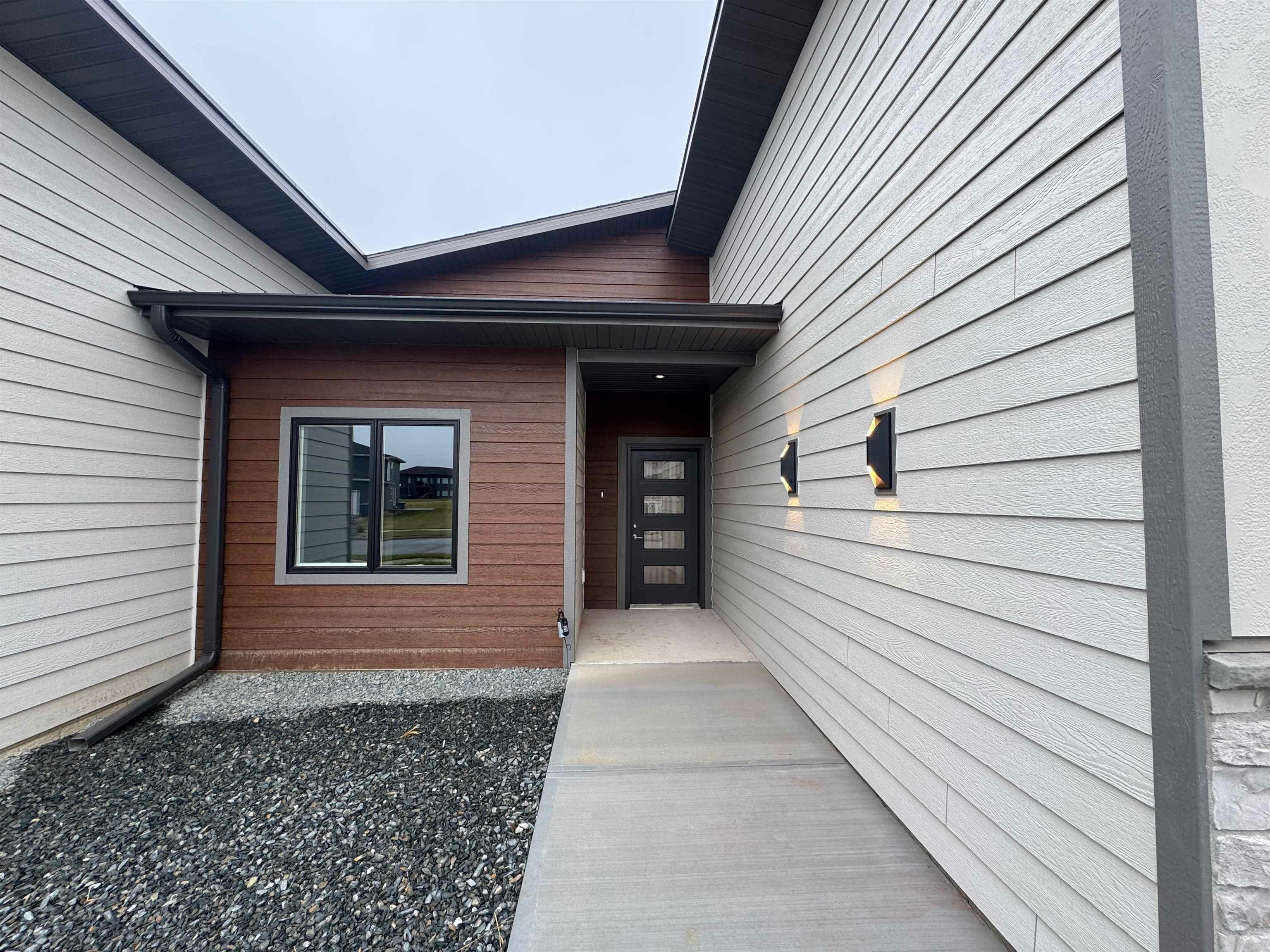 Norfolk, Nebraska, 68701, United States, 4 Bedrooms Bedrooms, ,3 BathroomsBathrooms,Residential,For Sale,1993341