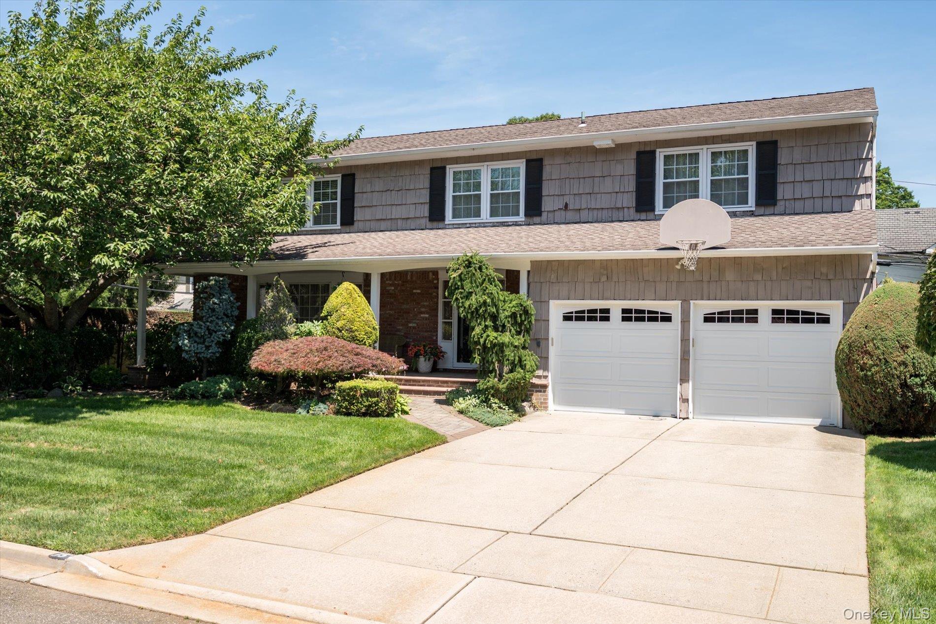 Huber Ct, Rockville Centre, NY 11570