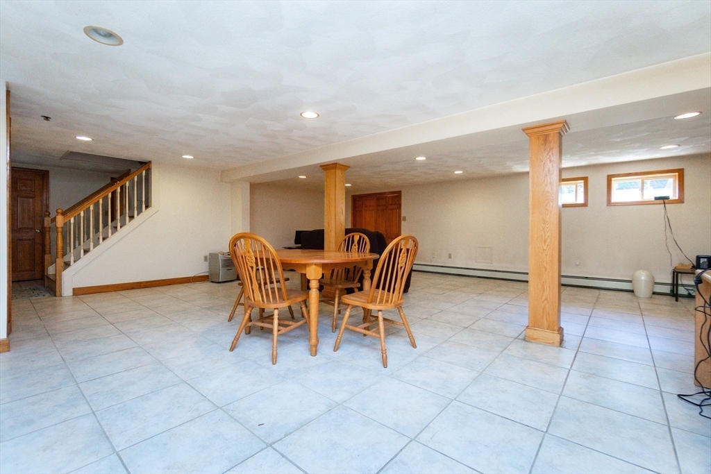 Saugus, Massachusetts, 01906, United States, 3 Bedrooms Bedrooms, ,2 BathroomsBathrooms,Residential,For Sale,1982387