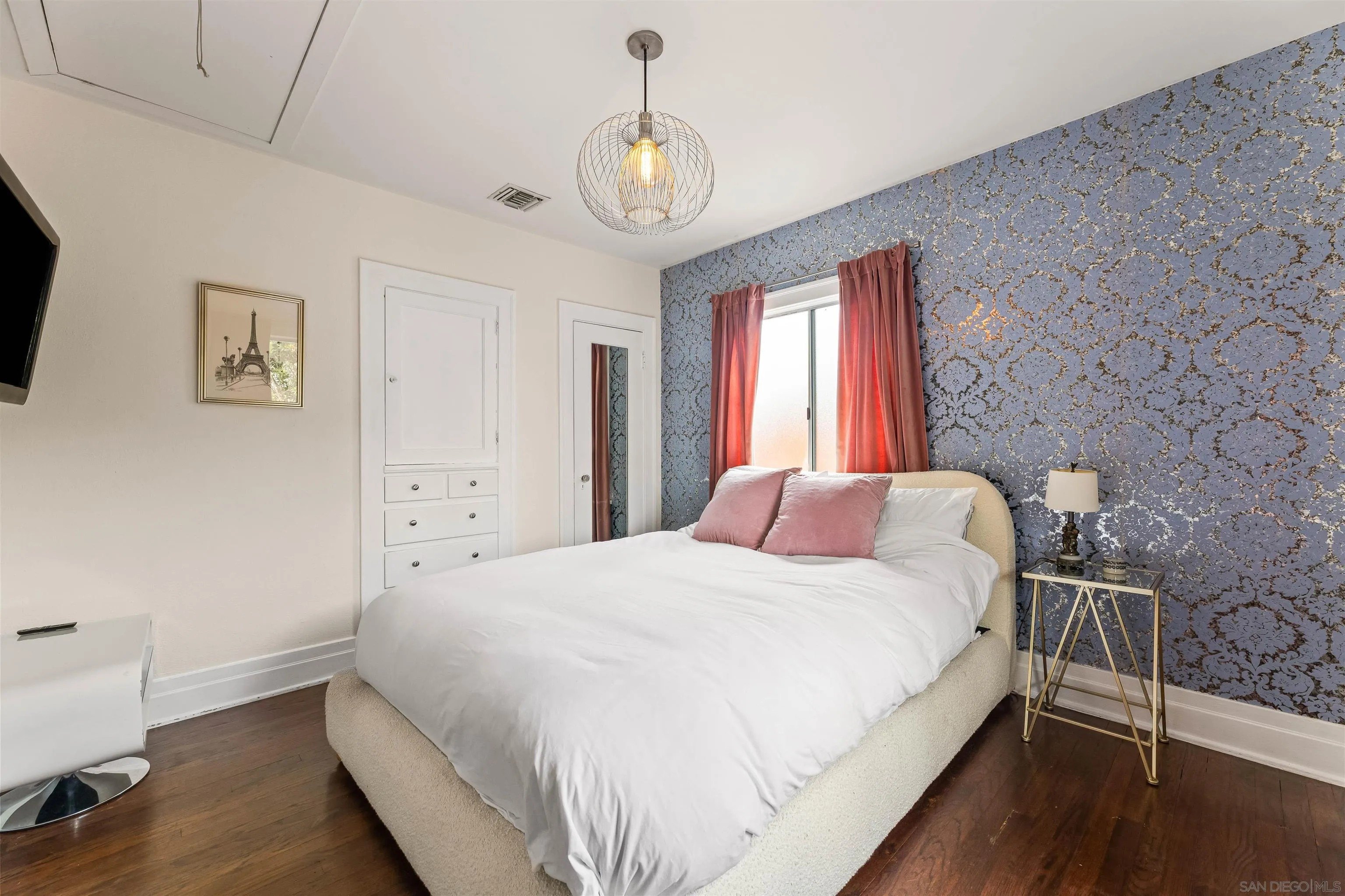 North Hollywood, California, 91601, United States, 2 Bedrooms Bedrooms, ,1 BathroomBathrooms,Residential,For Sale,1992001