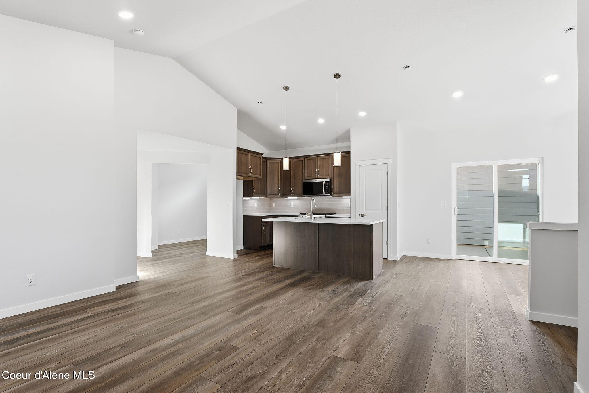 Coeur D'alene, Idaho, 83815, United States, 2 Bedrooms Bedrooms, ,Residential,For Sale,1991054