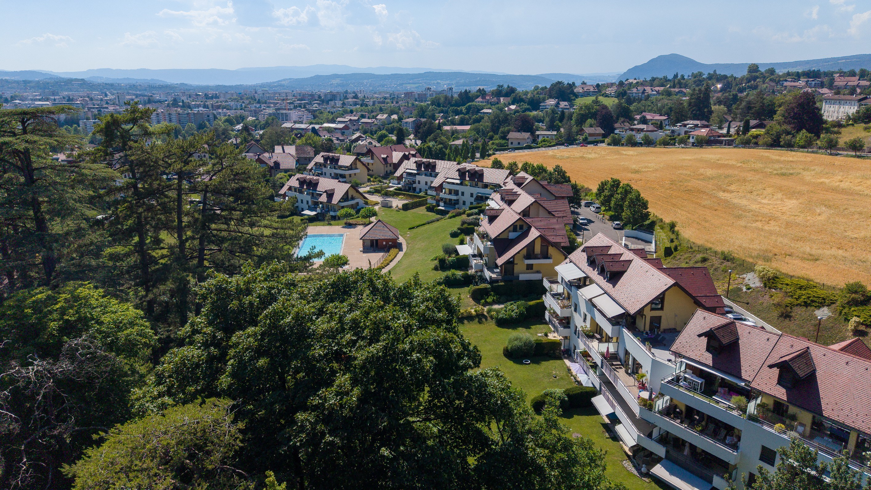  ANNECY LE VIEUX - FLAT 95 M² - SWIMMING POOL - LAKE & MOUNTAINS VIEW - 物件實景