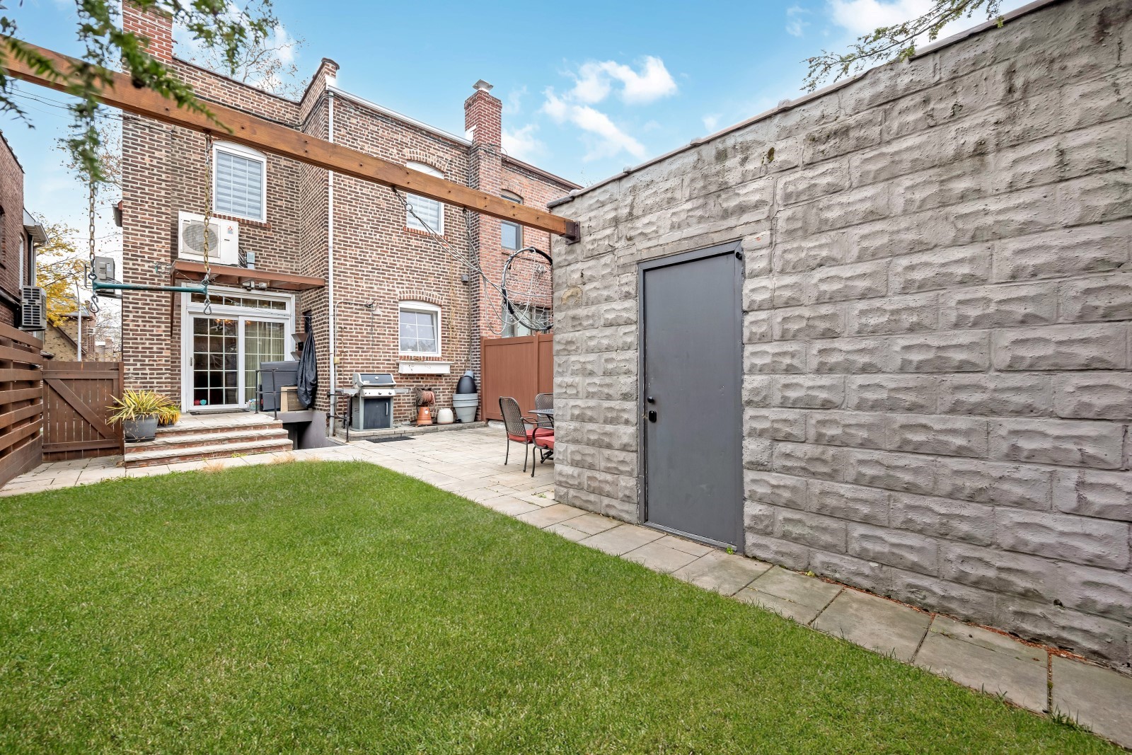 Middle Village, New York, 11379, United States, 3 Bedrooms Bedrooms, ,2 BathroomsBathrooms,Residential,For Sale,2001755