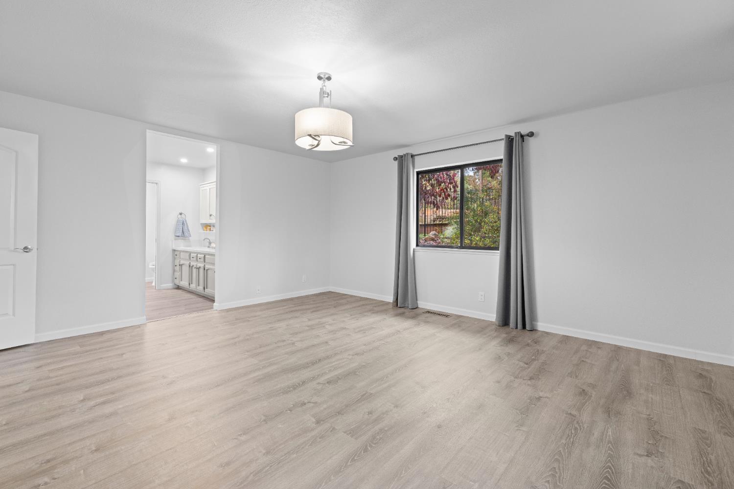 Grass Valley, California, 95949, United States, 3 Bedrooms Bedrooms, ,3 BathroomsBathrooms,Residential,For Sale,1992571