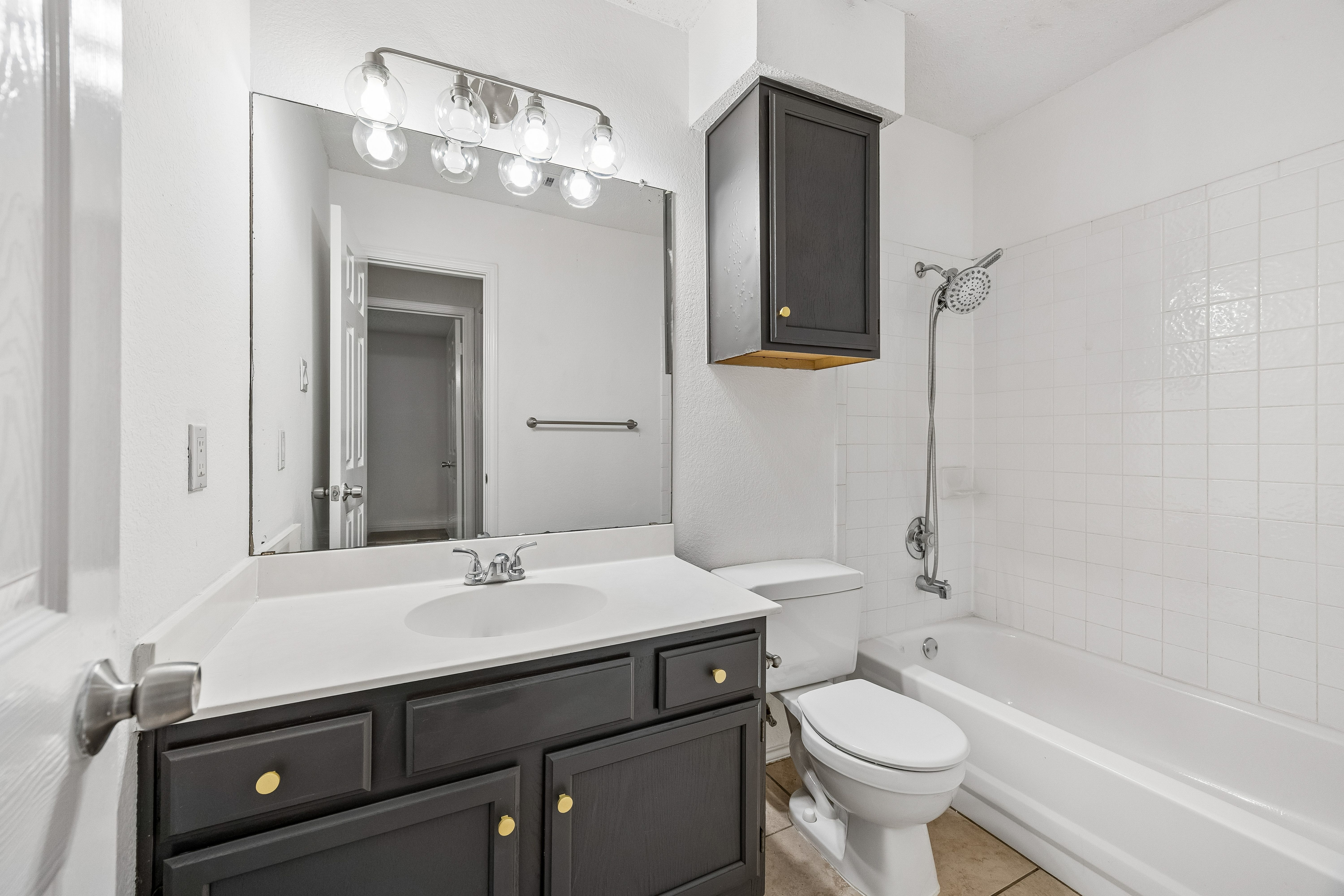  Adorable, Well Maintained with Open Floor Plan - 物件實景