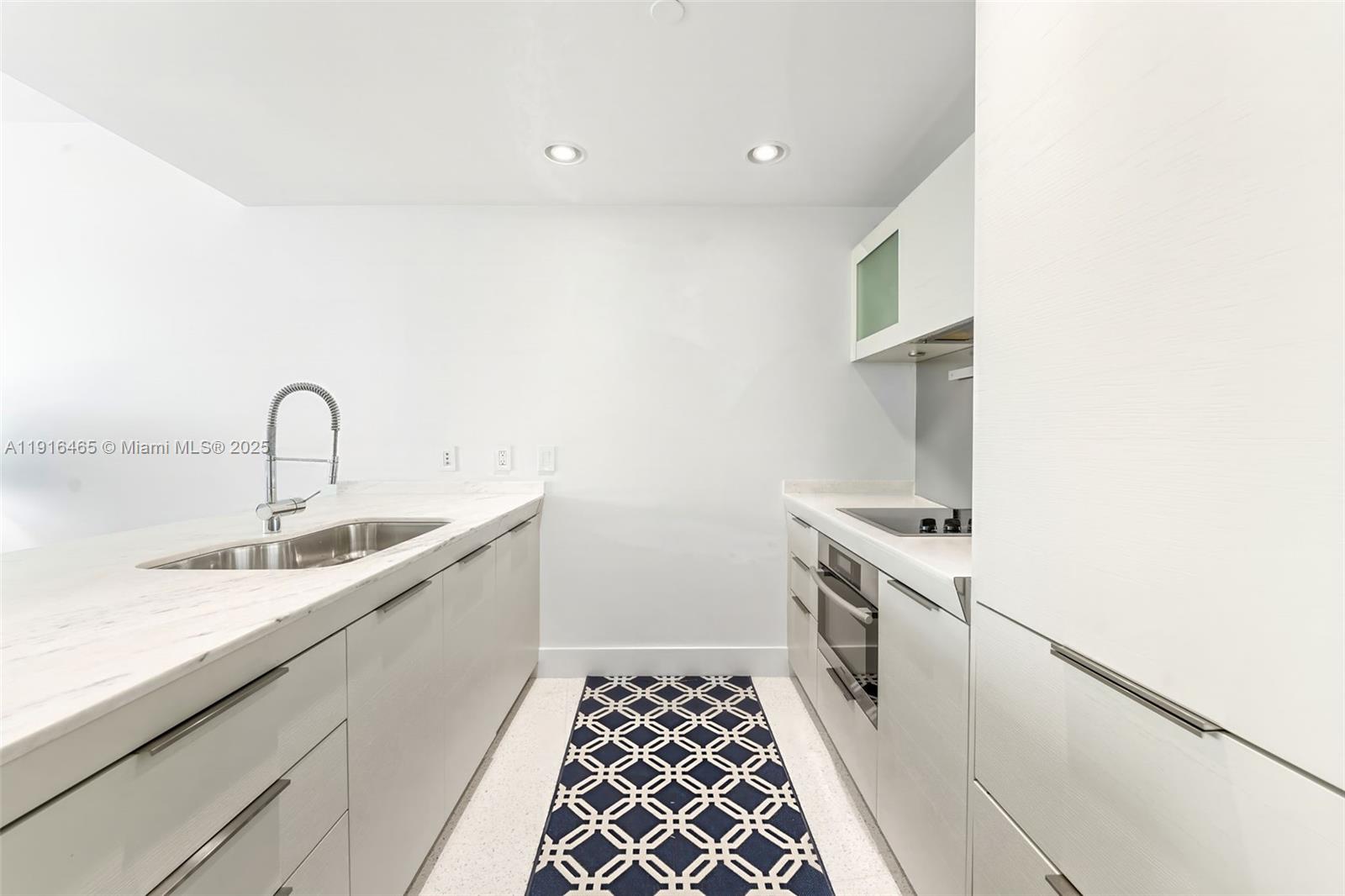 Miami, Florida, 33131, United States, 1 Bedroom Bedrooms, ,2 BathroomsBathrooms,Residential,For Sale,1996118