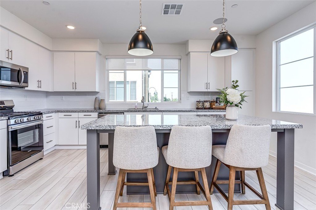 La Mirada, California, 90638, United States, 3 Bedrooms Bedrooms, ,4 BathroomsBathrooms,Residential,For Sale,1927510