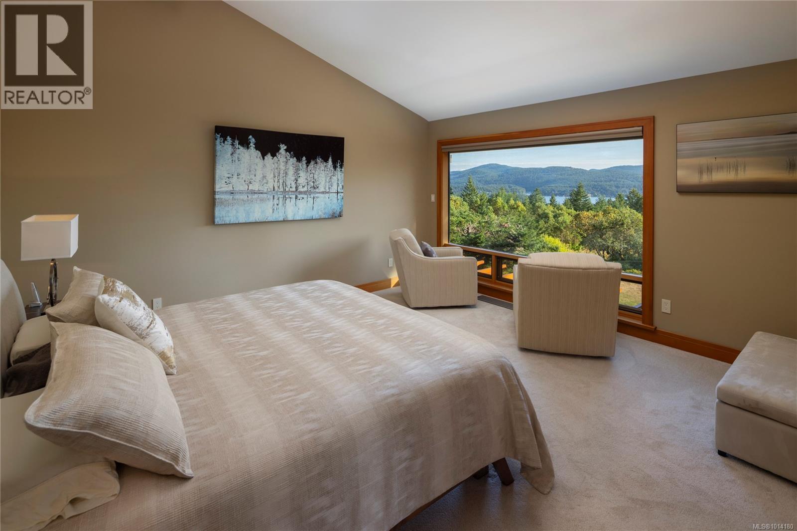 CENTRAL SAANICH, British Columbia, V8M 1S2, CA, 3 Bedrooms Bedrooms, ,4 BathroomsBathrooms,Residential,For Sale,1947352