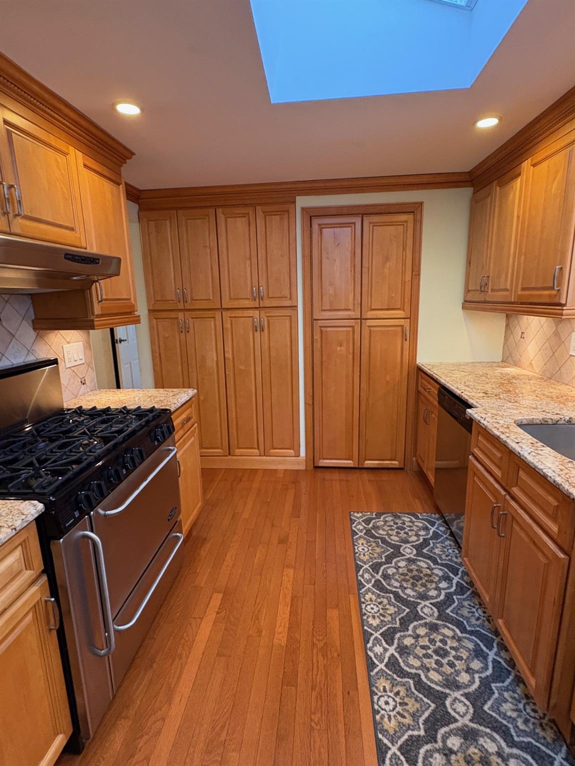 Hauppauge, New York, 11788, United States, 4 Bedrooms Bedrooms, ,3 BathroomsBathrooms,Residential,For Sale,1924109