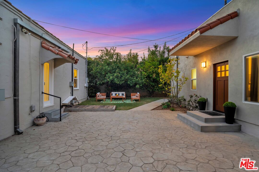 Los Angeles, California, 90025, United States, 5 Bedrooms Bedrooms, ,4 BathroomsBathrooms,Residential,For Sale,1934353