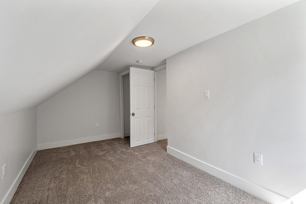 Exeter, New Hampshire, 03833, United States, 4 Bedrooms Bedrooms, ,3 BathroomsBathrooms,Residential,For Sale,1927852