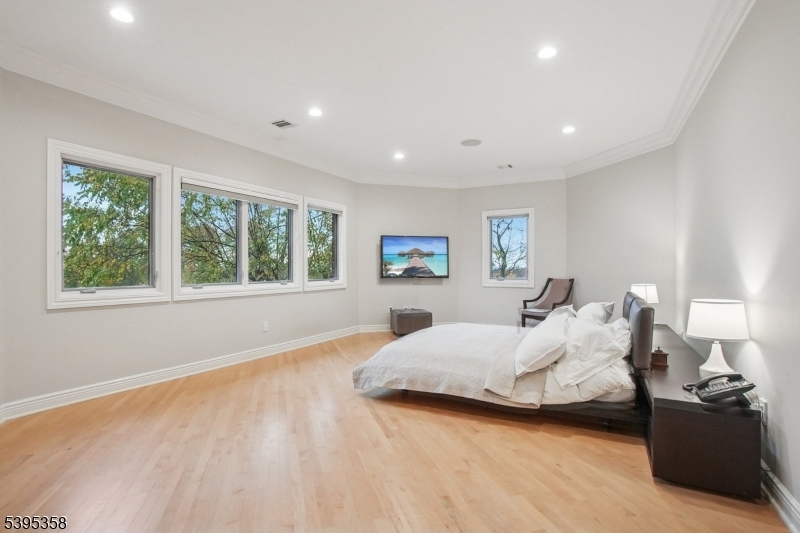 Millburn Twp., New Jersey, 07078, United States, 6 Bedrooms Bedrooms, ,7 BathroomsBathrooms,Residential,For Sale,1991831