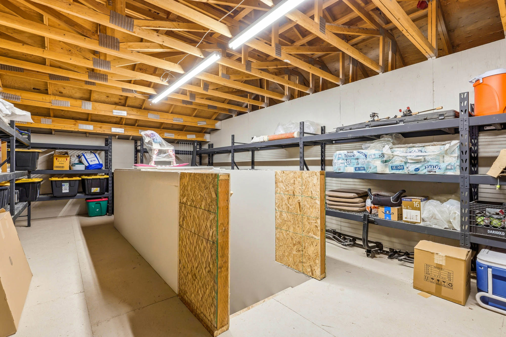  1.41 Acres, Attached Shop/ Workshop Room for Pool - 物件實景