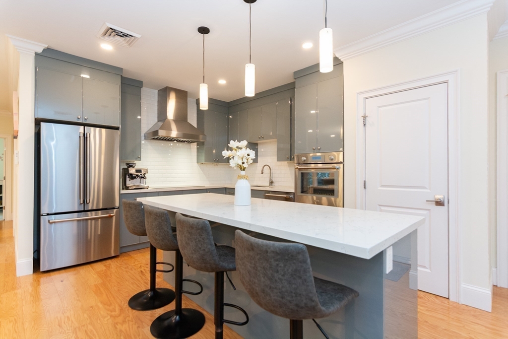 Winchester, Massachusetts, 01890, United States, 2 Bedrooms Bedrooms, ,2 BathroomsBathrooms,Residential,For Sale,1989425