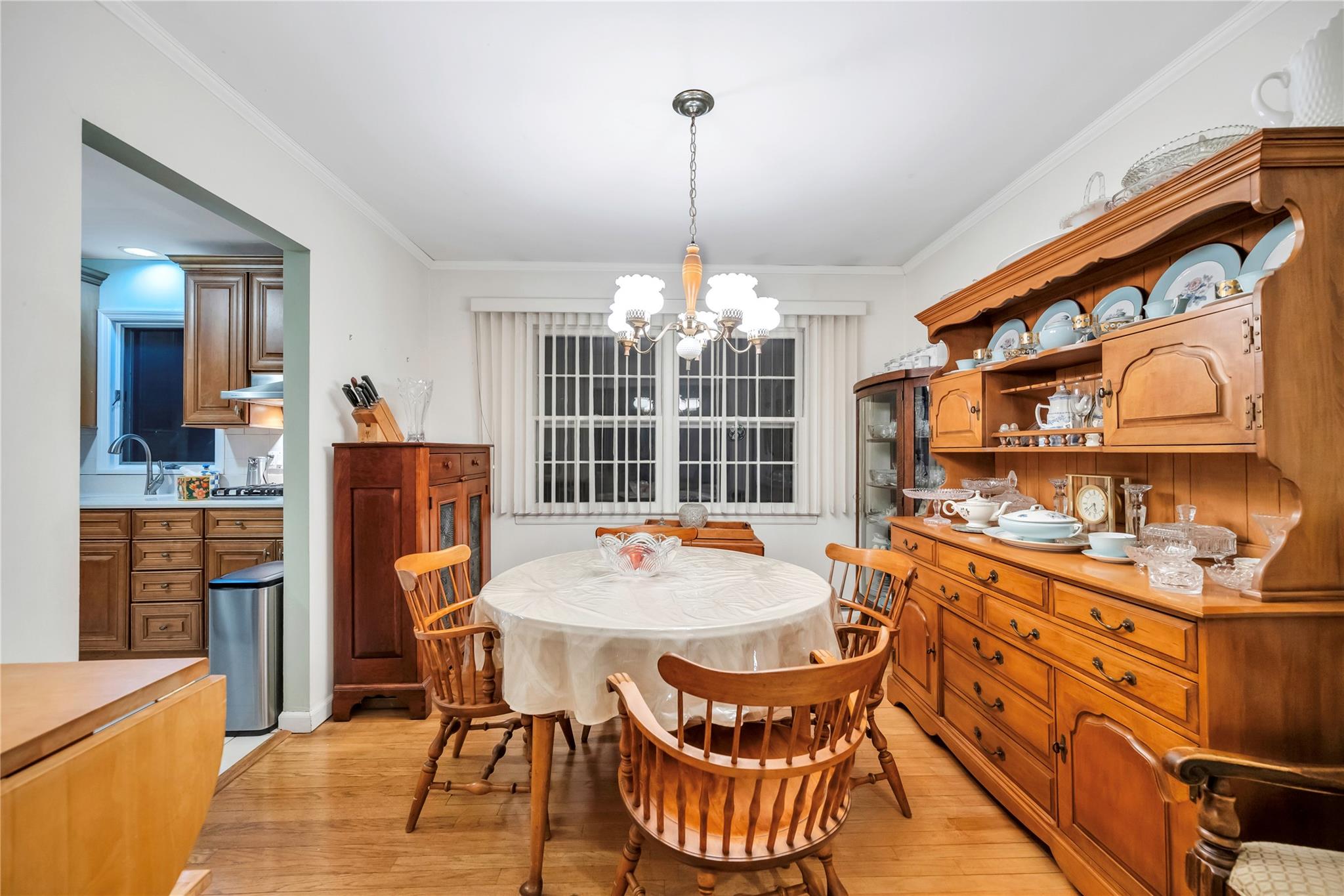 Hauppauge, New York, 11788, United States, 4 Bedrooms Bedrooms, ,2 BathroomsBathrooms,Residential,For Sale,1714342