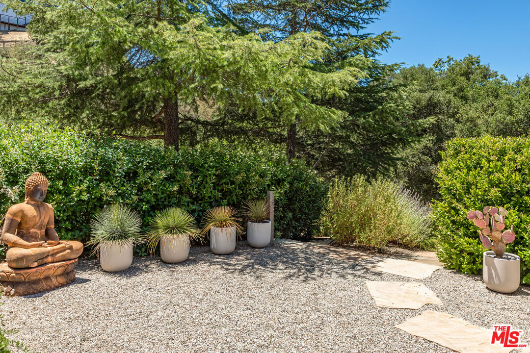 Calabasas, California, 91302, United States, 5 Bedrooms Bedrooms, ,4 BathroomsBathrooms,Residential,For Sale,1926275