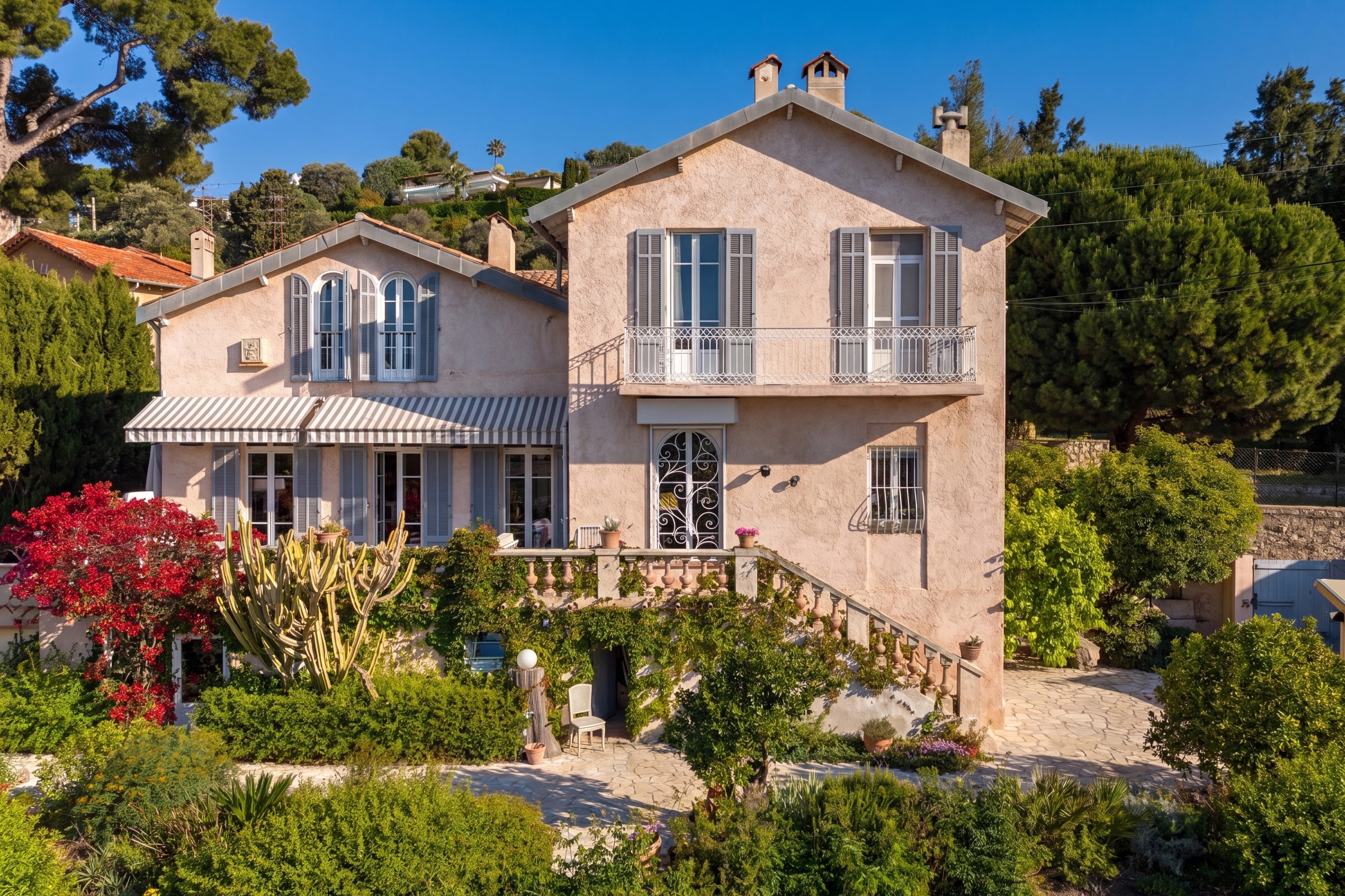  Golfe-Juan sea view villa with swimming pool, guest studio and panoramic views … - 物件實景