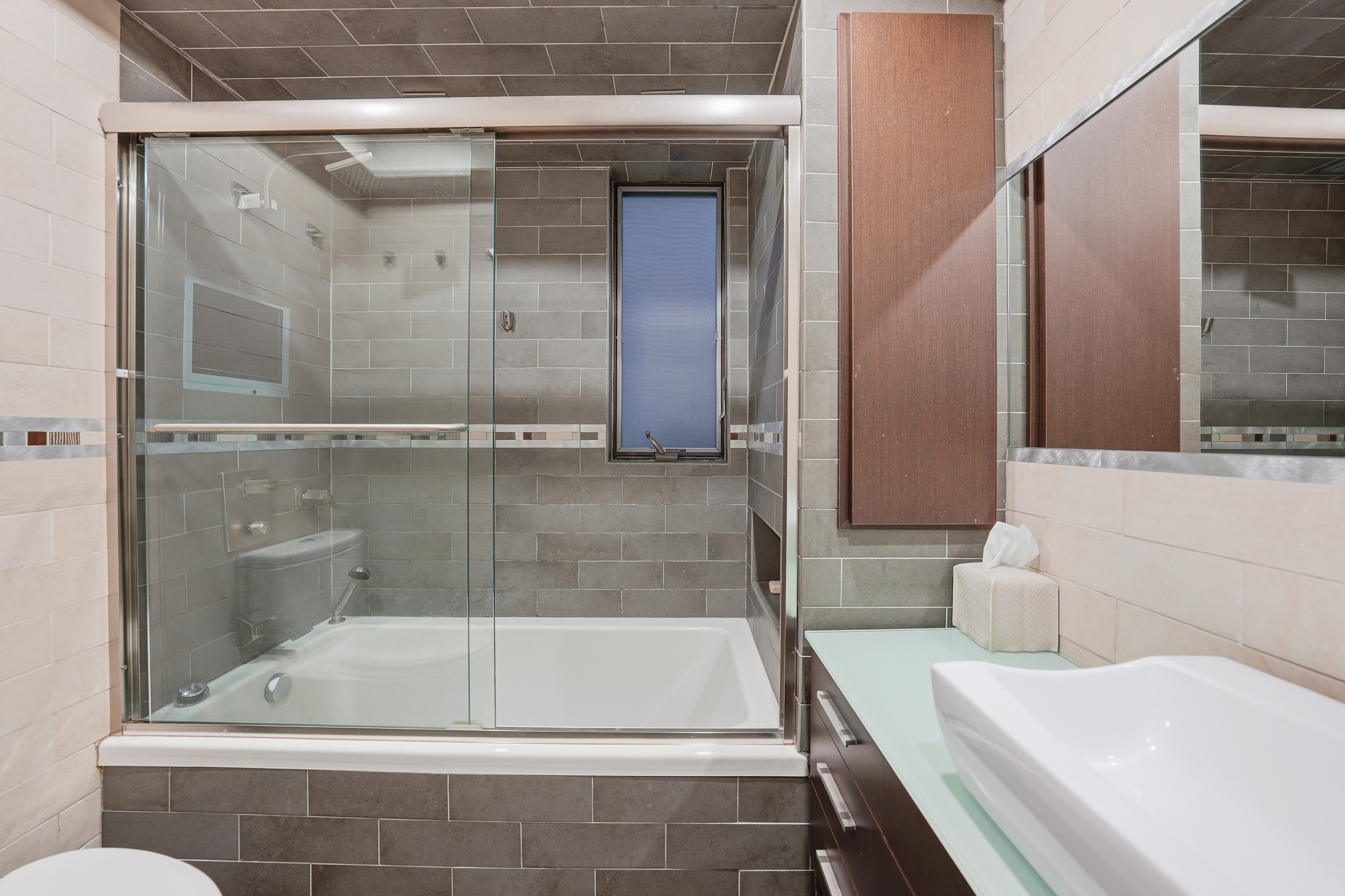 Brooklyn, New York, 11229, United States, 5 Bedrooms Bedrooms, ,3 BathroomsBathrooms,Residential,For Sale,2000117