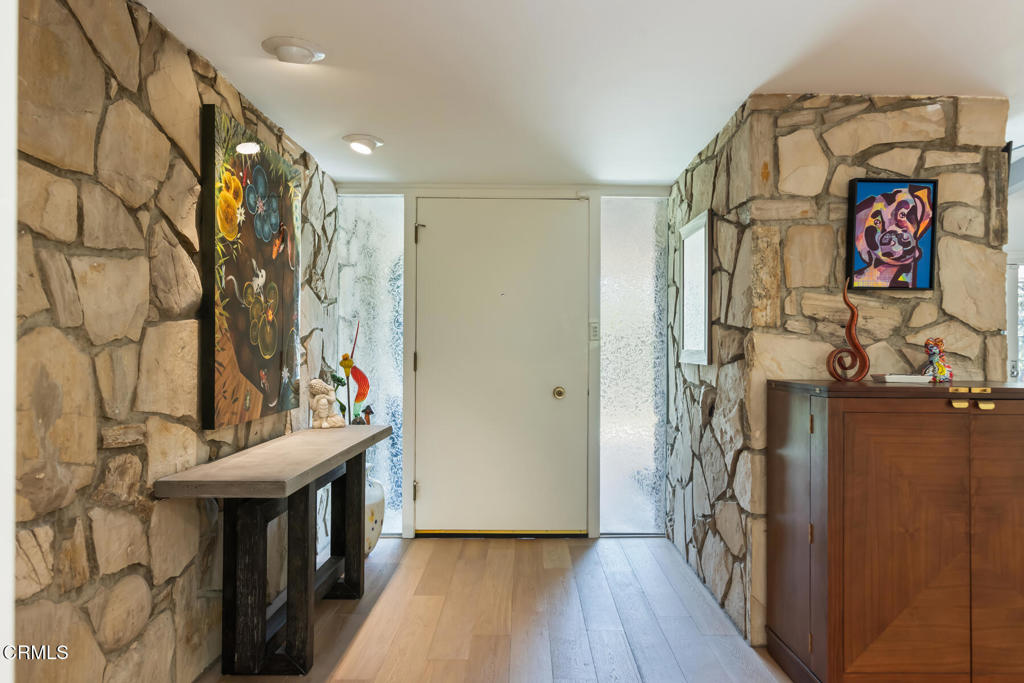 La Canada Flintridge, California, 91011, United States, 3 Bedrooms Bedrooms, ,3 BathroomsBathrooms,Residential,For Sale,1941612
