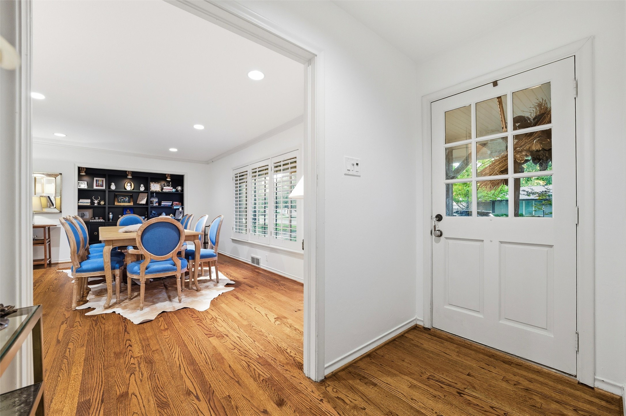 Dallas, Texas, 75214, United States, 3 Bedrooms Bedrooms, ,2 BathroomsBathrooms,Residential,For Sale,1989303