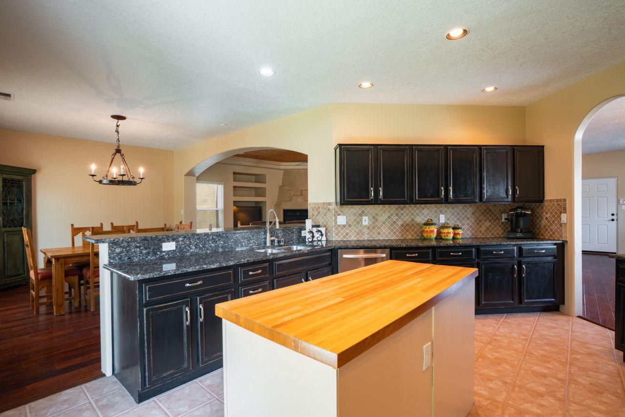 Albuquerque, New Mexico, 87114, United States, 5 Bedrooms Bedrooms, ,4 BathroomsBathrooms,Residential,For Sale,1890374