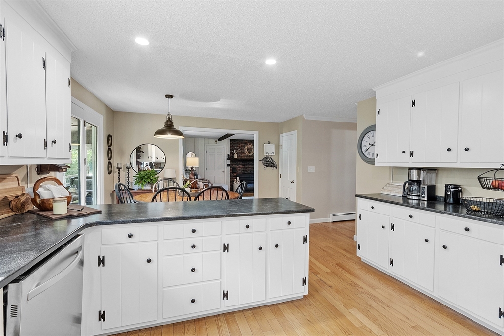 Pepperell, Massachusetts, 01463, United States, 4 Bedrooms Bedrooms, ,3 BathroomsBathrooms,Residential,For Sale,1930074