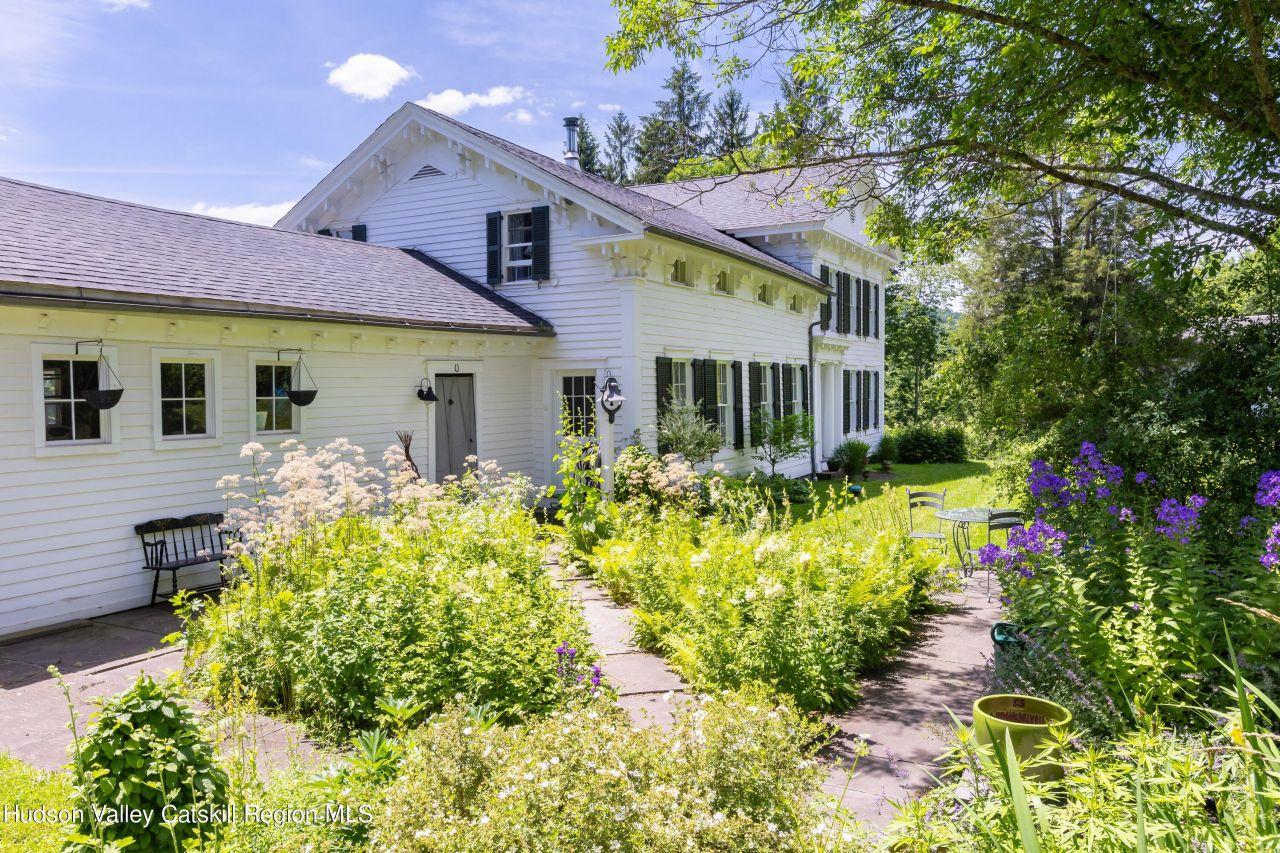Bovina, New York, 13740, United States, 4 Bedrooms Bedrooms, ,2 BathroomsBathrooms,Residential,For Sale,1826483