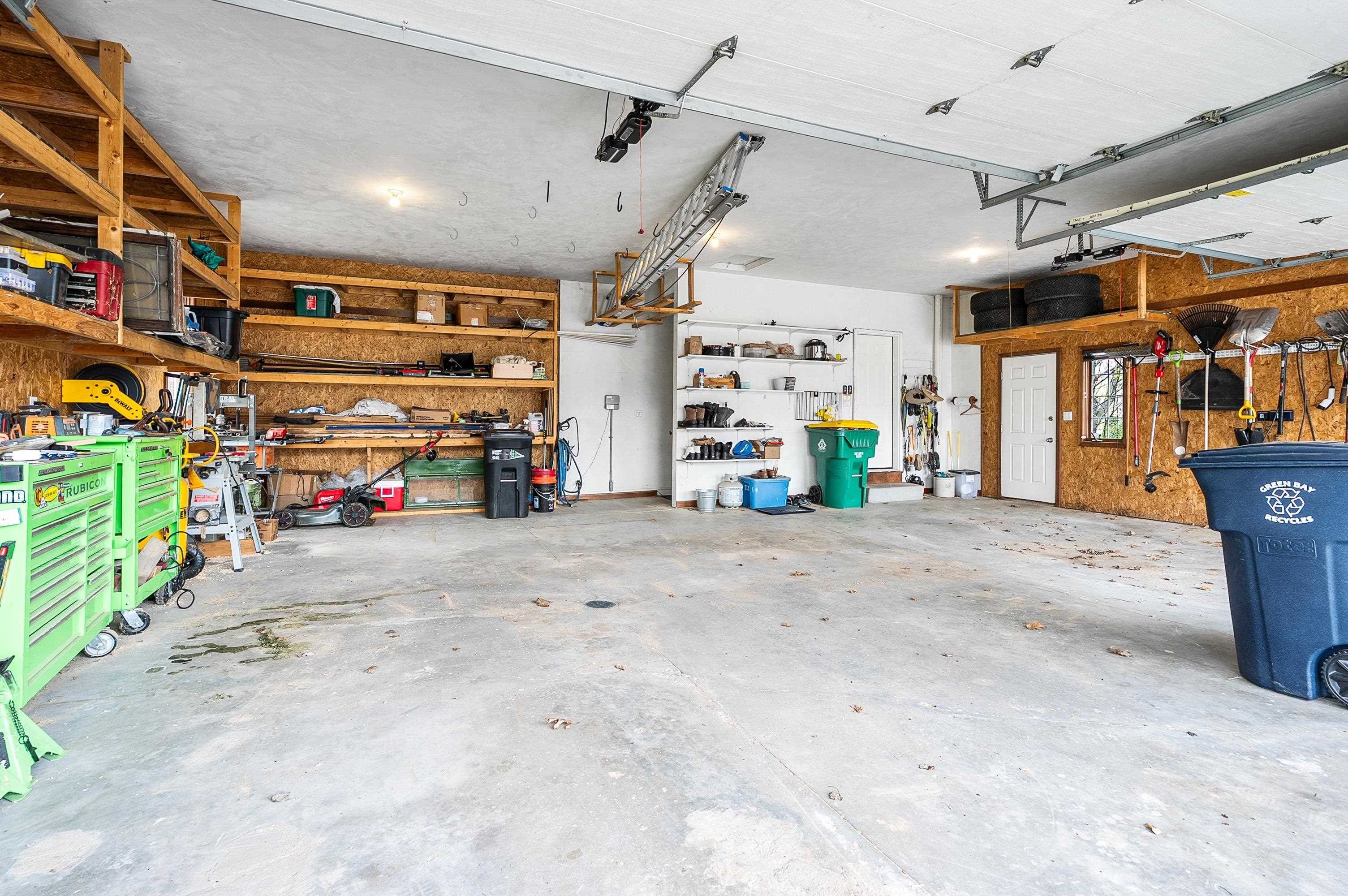 GREEN BAY, Wisconsin, 54313, United States, 4 Bedrooms Bedrooms, ,5 BathroomsBathrooms,Residential,For Sale,2048665