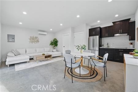 Los Angeles, California, 90018, United States, 5 Bedrooms Bedrooms, ,5 BathroomsBathrooms,Residential,For Sale,1842943