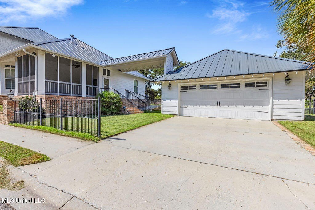 Gulfport, Mississippi, 39501, United States, 4 Bedrooms Bedrooms, ,3 BathroomsBathrooms,Residential,For Sale,1974056