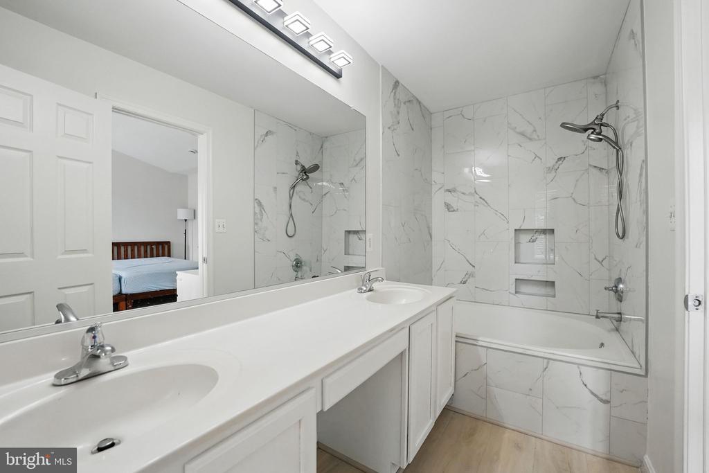 Ashburn, Virginia, 20147, United States, 3 Bedrooms Bedrooms, ,4 BathroomsBathrooms,Residential,For Sale,1850747