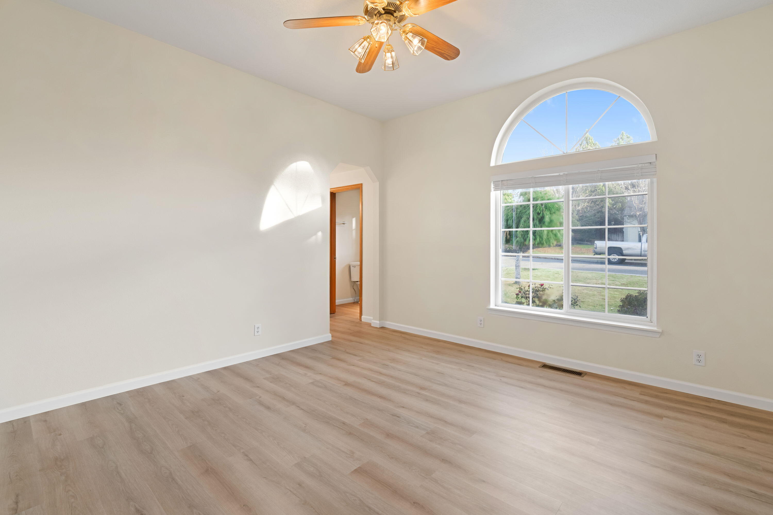 Bend, Oregon, 97701, United States, 3 Bedrooms Bedrooms, ,2 BathroomsBathrooms,Residential,For Sale,1697036