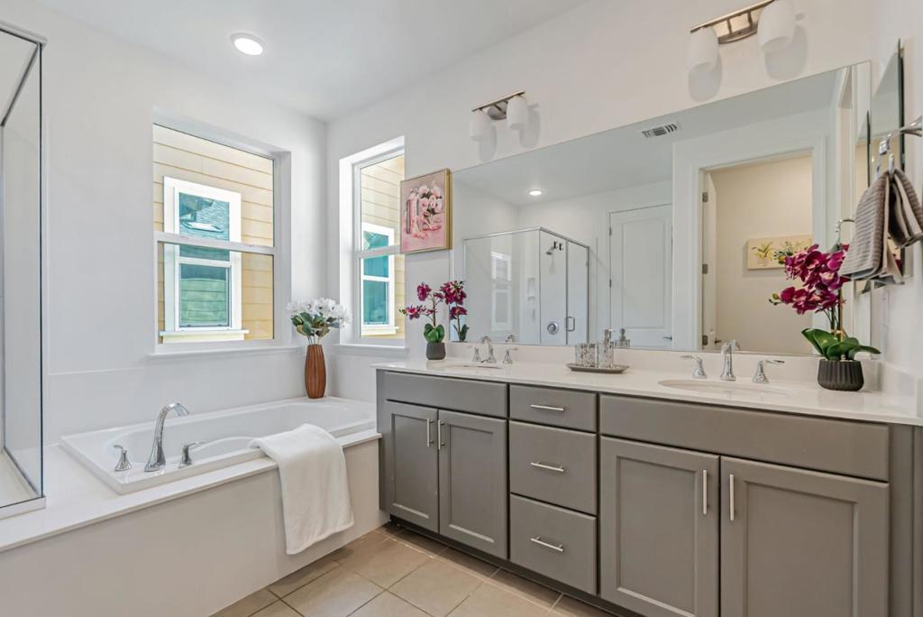 Hercules, California, 94547, United States, 4 Bedrooms Bedrooms, ,3 BathroomsBathrooms,Residential,For Sale,1978520