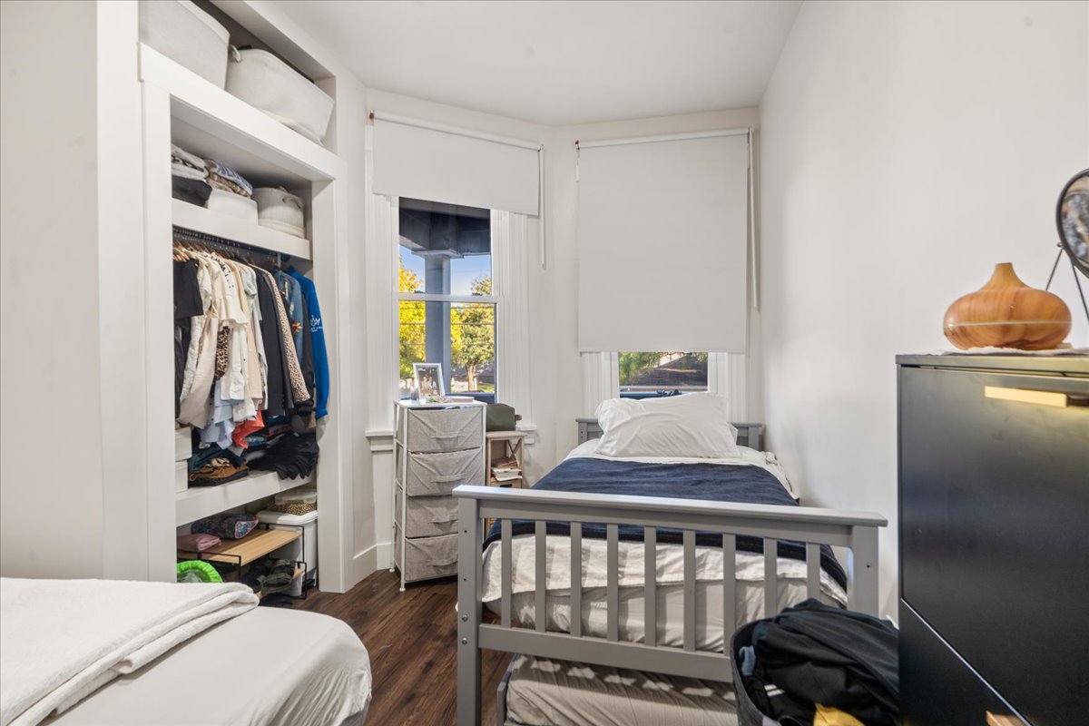 Bergen, Lodi Borough, New Jersey, 07644, United States, 6 Bedrooms Bedrooms, ,4 BathroomsBathrooms,Residential,For Sale,1977349