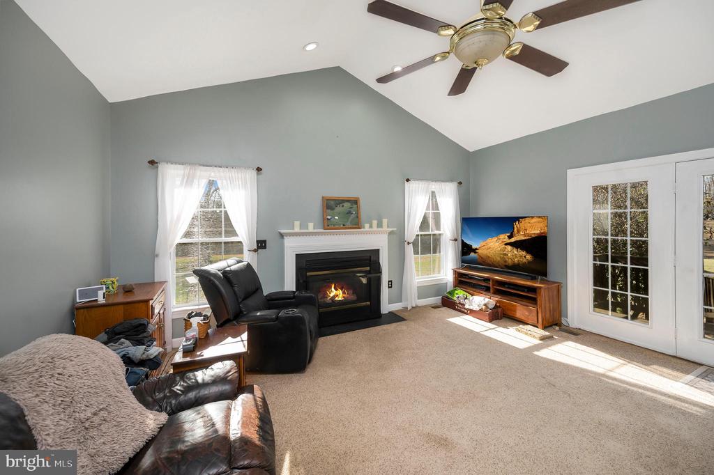 Sumerduck, Virginia, 22742, United States, 4 Bedrooms Bedrooms, ,5 BathroomsBathrooms,Residential,For Sale,2048793