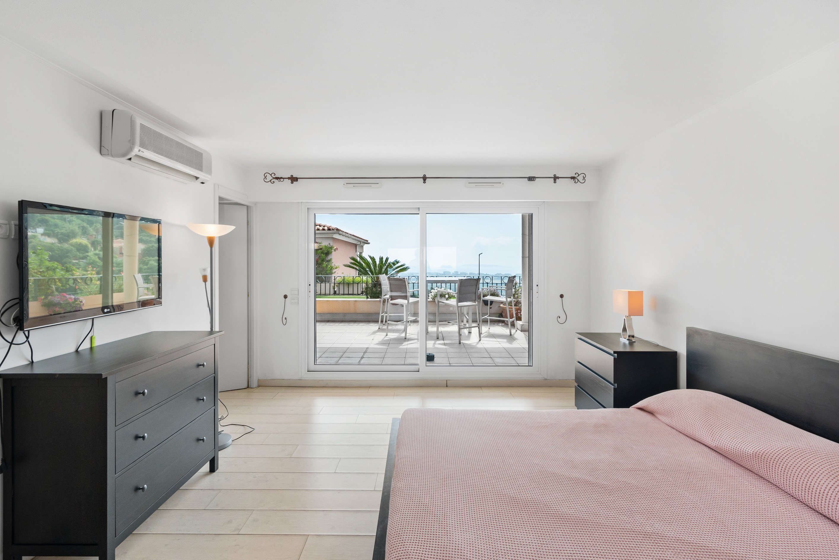  Mandelieu-la-Napoule, duplex apartment with sea view, private garden and pool - 物件實景