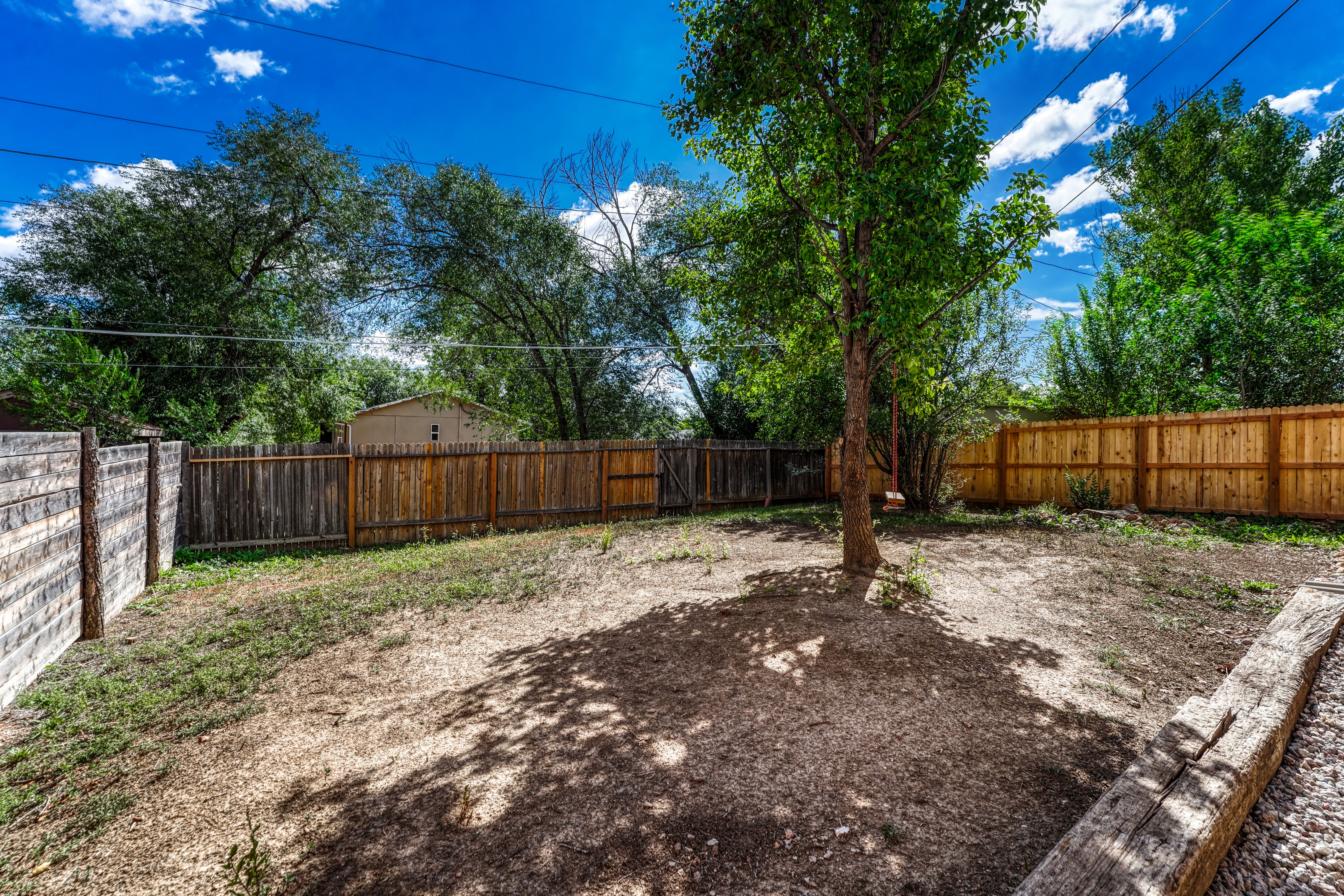  Welcome to This Beautifully Updated Home in Calvert Heights - 物件實景