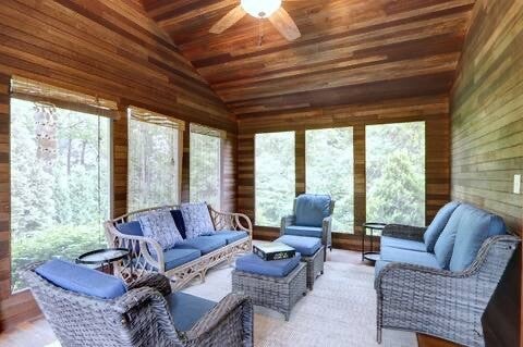 Geneva, New York, 14456, United States, 6 Bedrooms Bedrooms, ,4 BathroomsBathrooms,Residential,For Sale,1901730