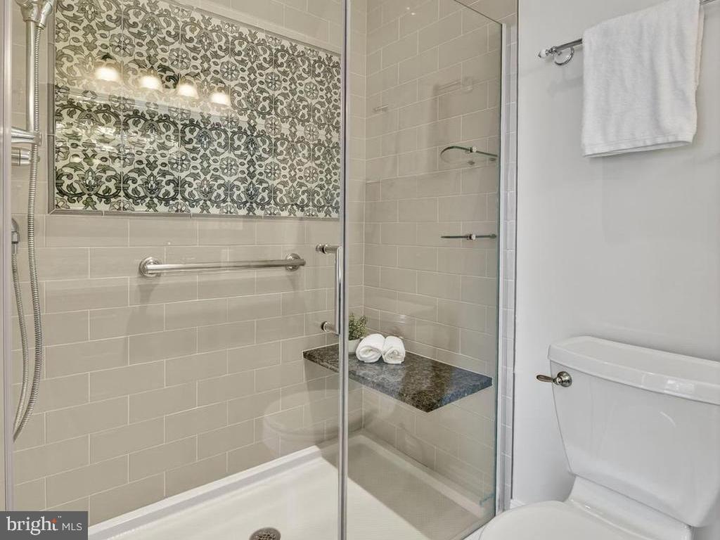 Arlington, Virginia, 22213, United States, 5 Bedrooms Bedrooms, ,5 BathroomsBathrooms,Residential,For Sale,1982488