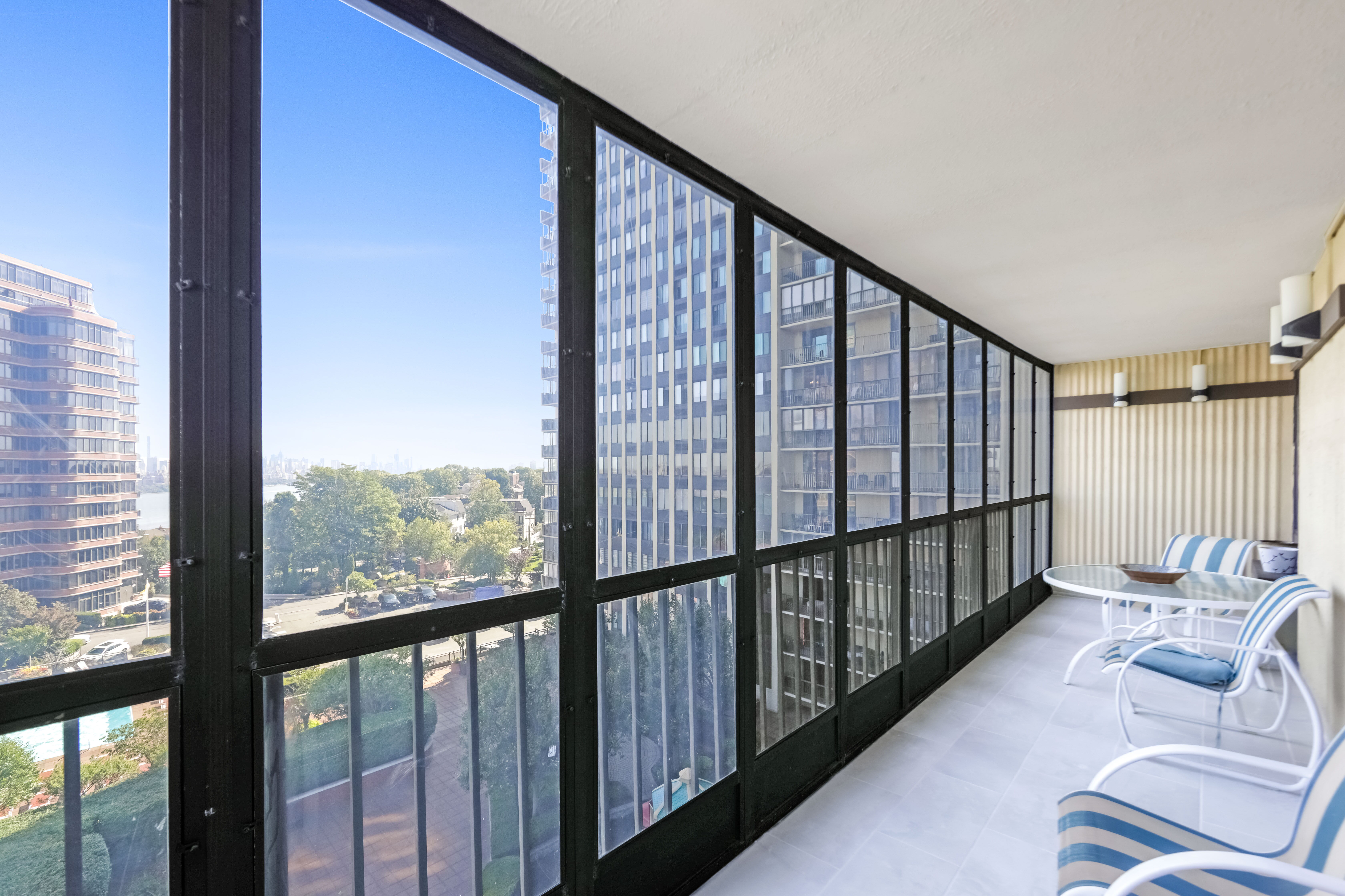 Cliffside Park, New Jersey, 07010, United States, 3 Bedrooms Bedrooms, ,3 BathroomsBathrooms,Residential,For Sale,1974787