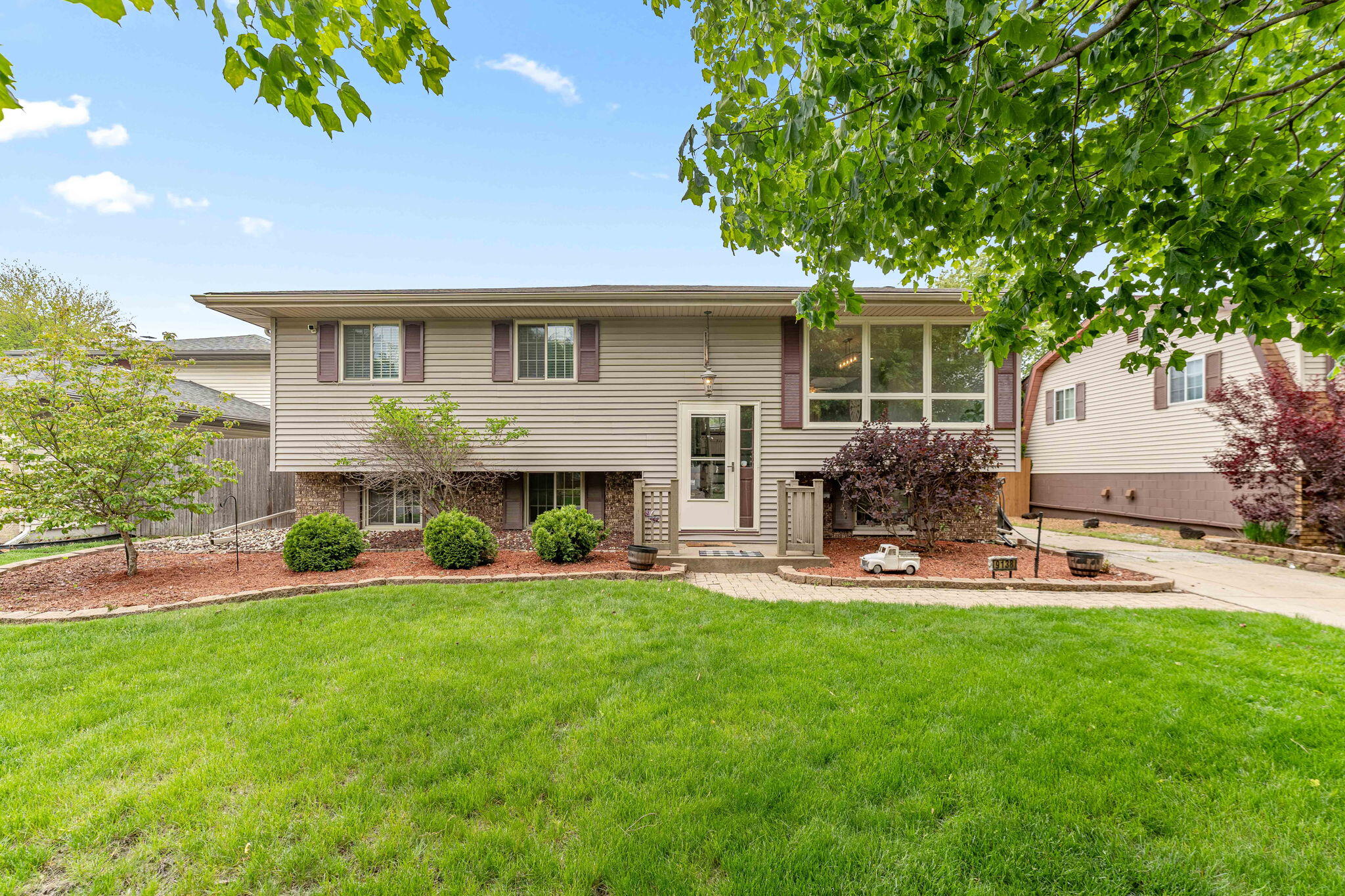 Southmoor Ave, Highland, IN 46322