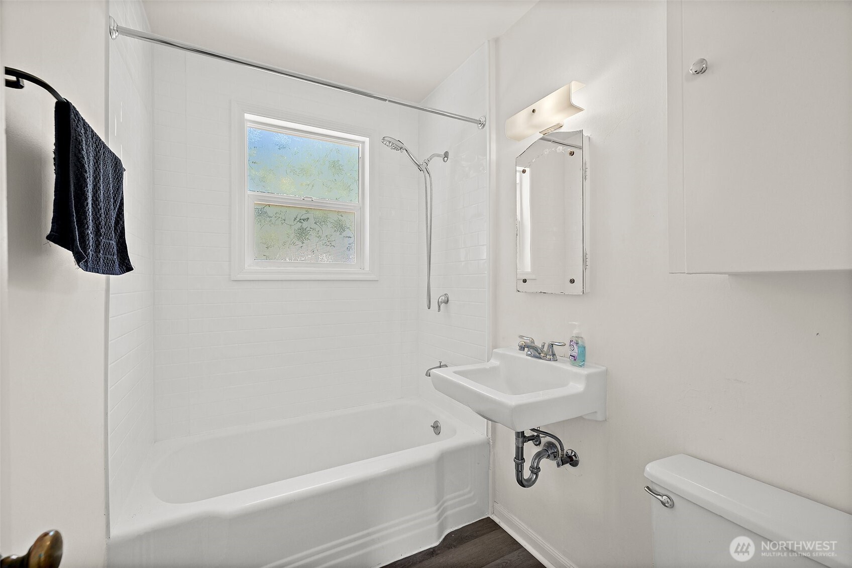 Seattle, Washington, 98199, United States, 2 Bedrooms Bedrooms, ,1 BathroomBathrooms,Residential,For Sale,1882851