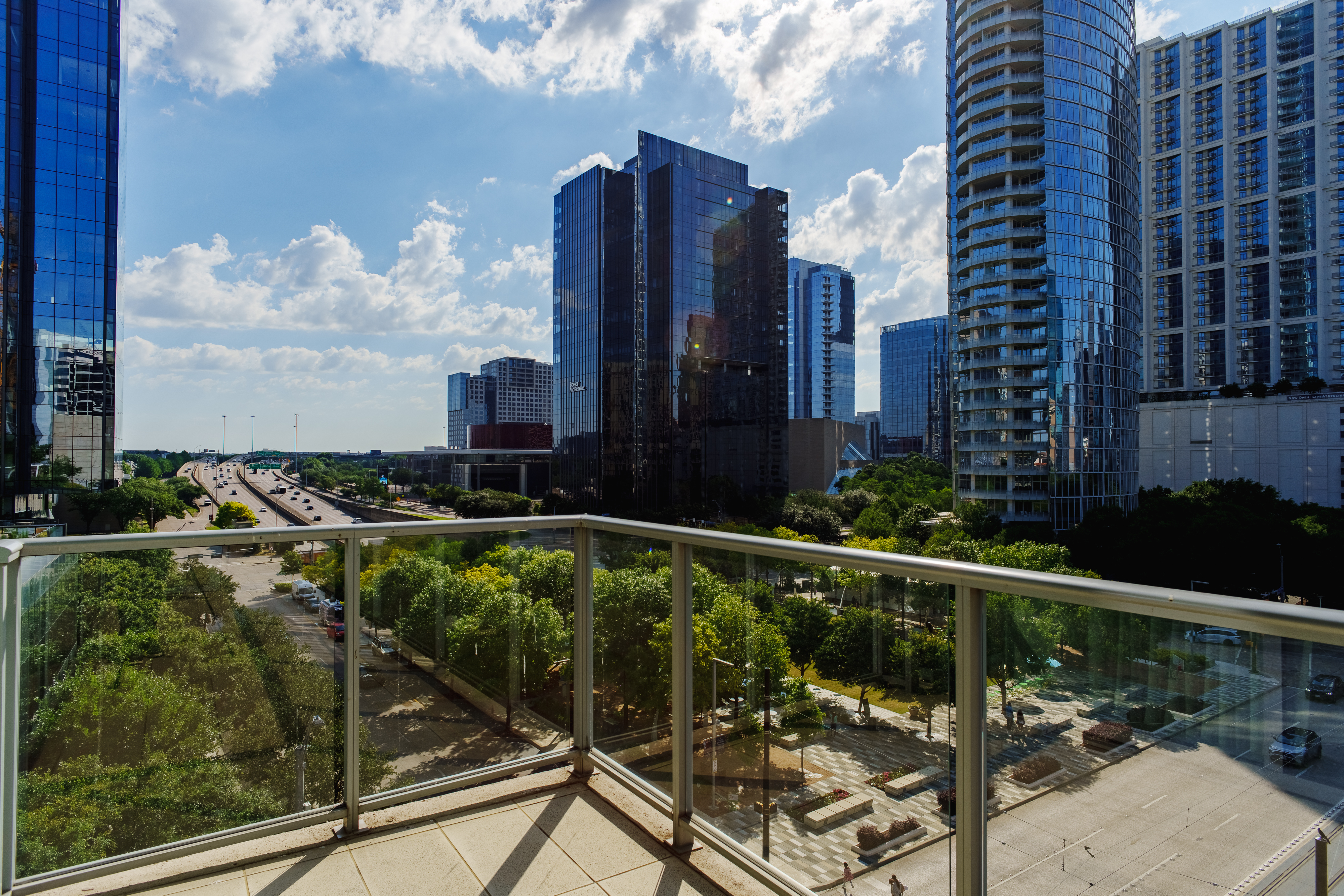  A Private, Contemporary Retreat with Unmatched Walkability - 物件實景