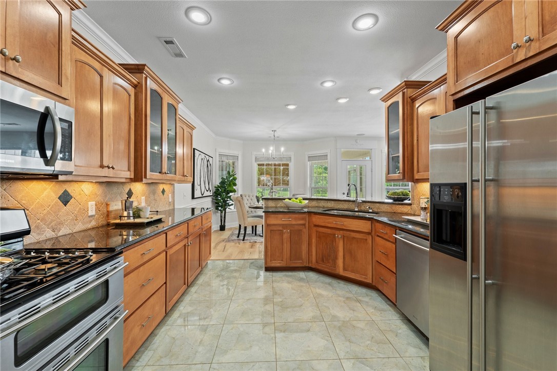 Fayetteville, Arkansas, 72701, United States, 5 Bedrooms Bedrooms, ,4 BathroomsBathrooms,Residential,For Sale,1838012