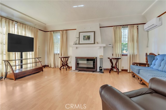 South Gate, California, 90280, United States, 4 Bedrooms Bedrooms, ,Residential,For Sale,1943165